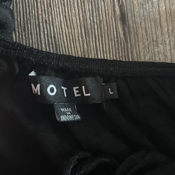 Cute Black Crop Size Large - Picture 3 of 3